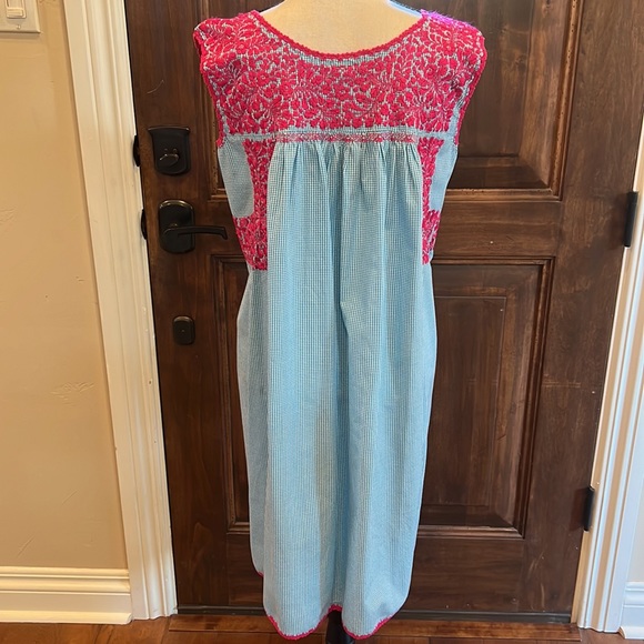 Beautiful Nativa Embroidered Dress made in Mexico - Picture 5 of 9